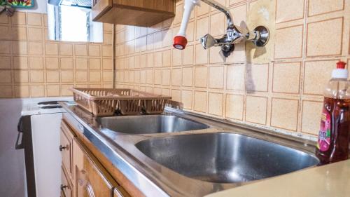 Nhà bếp/bếp nhỏ tại Casa Alexandros - Charming 2-Story Corfiot Retreat