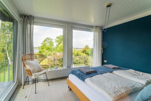 Ένα ή περισσότερα κρεβάτια σε δωμάτιο στο Häuschen mit privatem Schleizugang