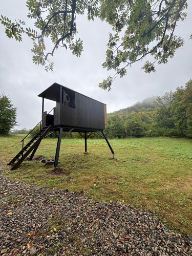 Φυσικό τοπίο κοντά σε οργανωμένο κάμπινγκ