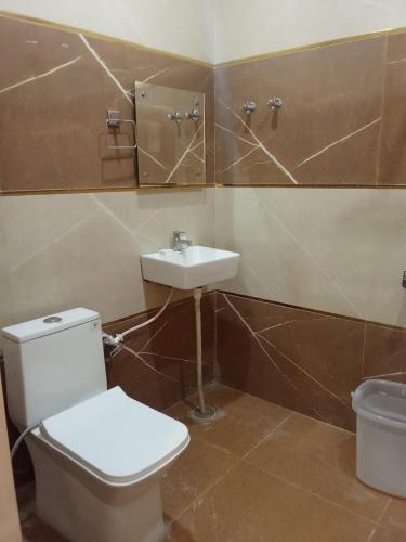 Φωτογραφία από το άλμπουμ του Shree Radha inn σε Ayodhya