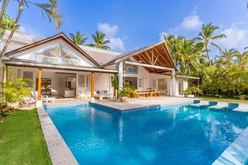 Las Marinas Los Nmada, 80 meters from Coson beach