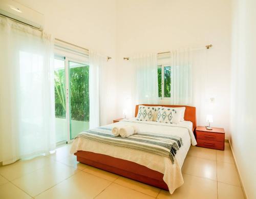 En eller flere senge i et værelse på Luxury villa in Beersheba, beautiful beach