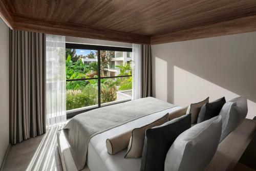 Una cama o camas en una habitación de Paloma Finesse Side