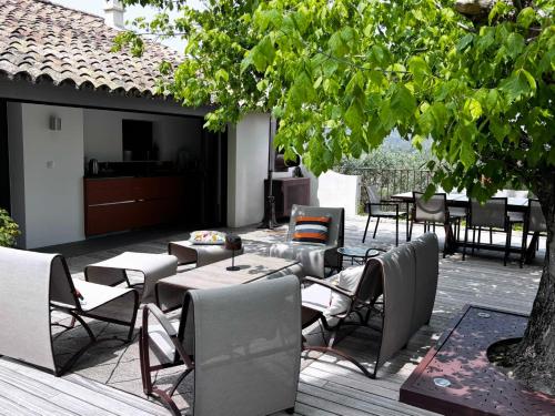 Maison V