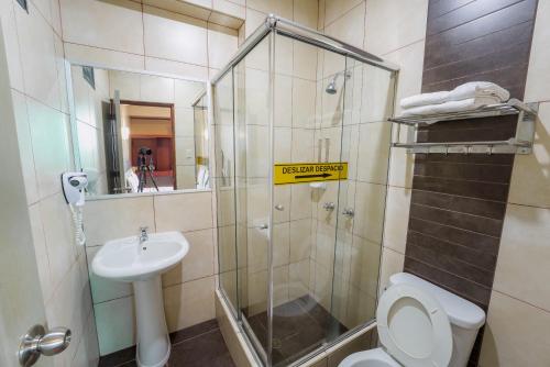 Ένα μπάνιο στο Hotel INTI TUMI