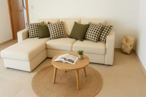 Χώρος καθιστικού στο Corfu's Hidden Gem - Serene Quad