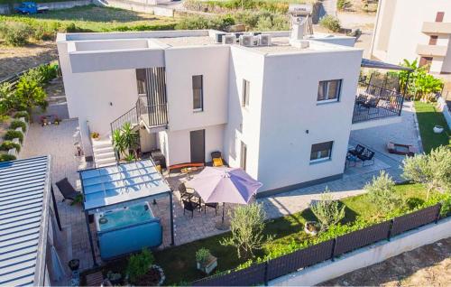 Gorgeous Apartment In Podstrana With Wifi