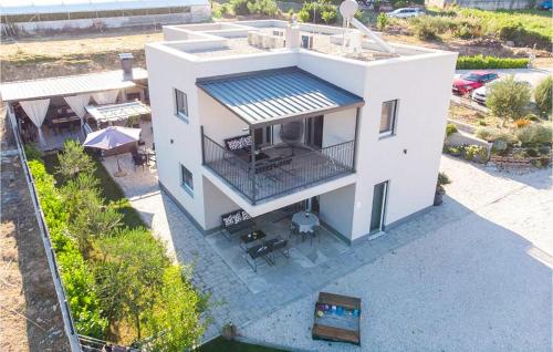 Gorgeous Apartment In Podstrana With Wifi