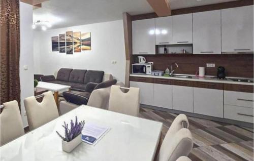 2 Bedroom Stunning Apartment In Vodice