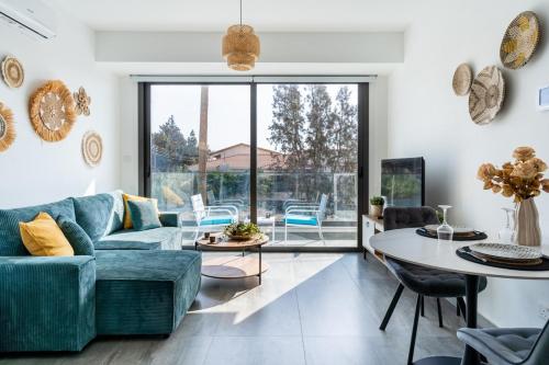 Azoria - Stylish 1-BR Apartment & Balcony in Kiti