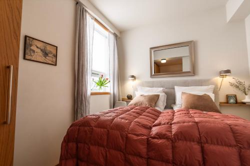 En eller flere senge i et værelse på Tromsø Town and Nature 2 bedroom apt