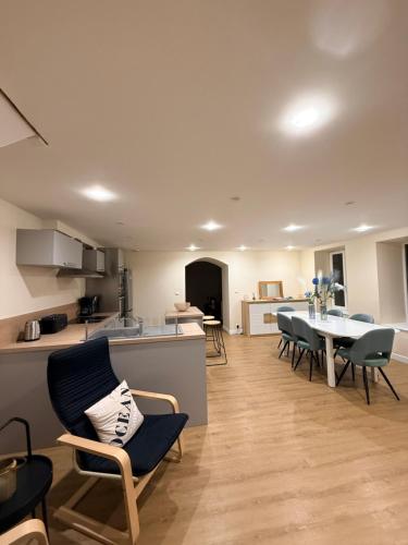 Kuchyň nebo kuchyňský kout v ubytování L'escale Granvillaise