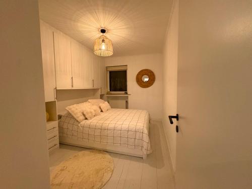 Ένα ή περισσότερα κρεβάτια σε δωμάτιο στο BEACH apartment met directe toegang tot het STRAND !