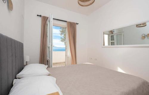 Giường trong phòng chung tại Apartman Sime Podaca-Makarska by Villas Guide