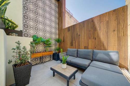 O zonă de relaxare la 23 Boutique Hotel