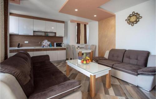 Nhà bếp/bếp nhỏ tại Amazing Apartment In Vodice With Wifi