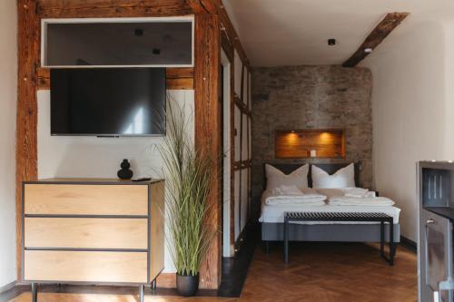 Ένα ή περισσότερα κρεβάτια σε δωμάτιο στο Lehm & Fachwerk 1-Zimmer-Apartment - Claycation