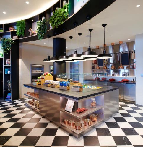 Jídlo v hotelu nebo okolí