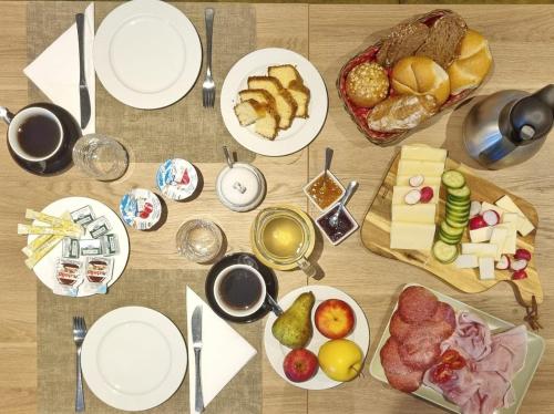 Đồ ăn tại/gần căn hộ