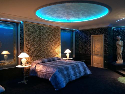 a bedroom with a bed and a blue ceiling at Hotel Parco dei Principi in Foggia