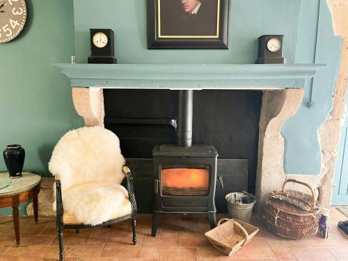 Galería fotográfica de Country House With Swimming Pool In Morvan en Lucenay-lʼÉvêque