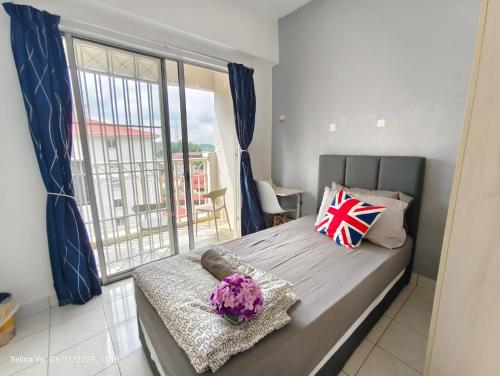 Postel nebo postele na pokoji v ubytování Axiata Bukit Jalil Cozy LRT 5 min IMU Stadium APU