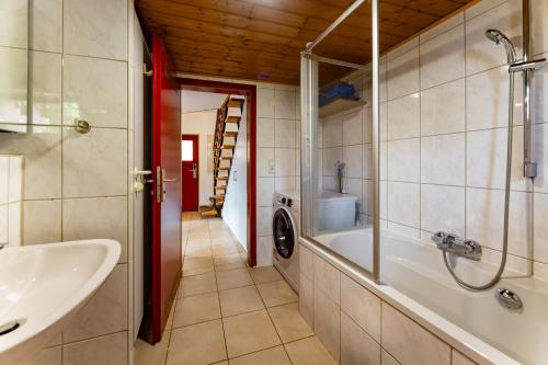 Ένα μπάνιο στο Fewo Heidenheim