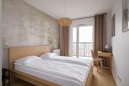 Giường trong phòng chung tại Apartamenty niedaleko dworca od WroclawApartament-pl