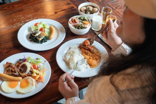 Jídlo v hotelu nebo okolí