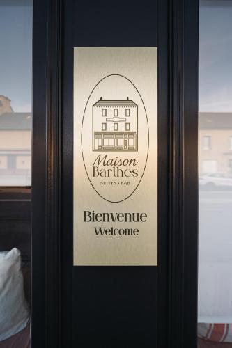 a door with a sign that reads kitchen bathroomennis welcome at Maison Barthes Suites B&B in Baraqueville