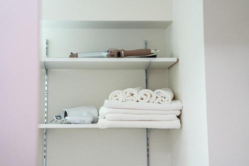 Modern 2DK Apt Umeda Area 1 min to Metro Direct from KIX Balcony & Luxury Comfort