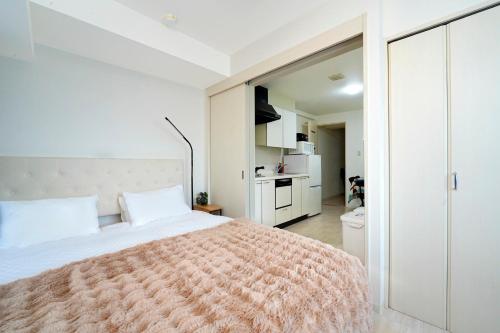 Modern 2DK Apt Umeda Area 1 min to Metro Direct from KIX Balcony & Luxury Comfort