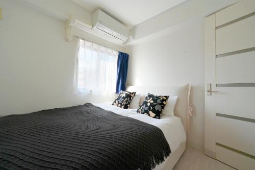 Modern 2DK Apt Umeda Area 1 min to Metro Direct from KIX Balcony & Luxury Comfort