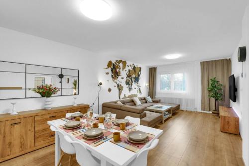 Imagine din galeria proprietății Spacious Renovated House in Wolfsthal, Austria - Perfect for Families and Groups în Wolfsthal