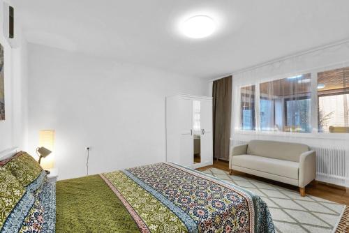 Ένα ή περισσότερα κρεβάτια σε δωμάτιο στο Spacious Renovated House in Wolfsthal, Austria - Perfect for Families and Groups