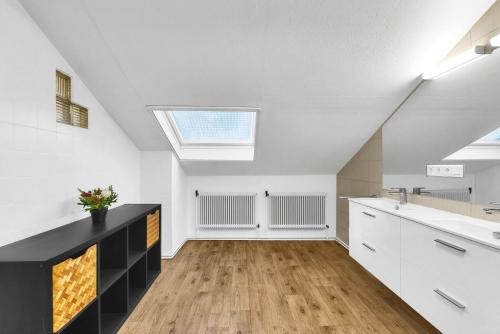 Η κουζίνα ή μικρή κουζίνα στο Spacious Renovated House in Wolfsthal, Austria - Perfect for Families and Groups