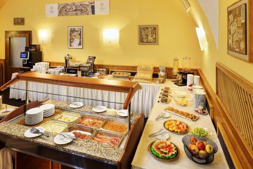 Jídlo v hotelu nebo okolí