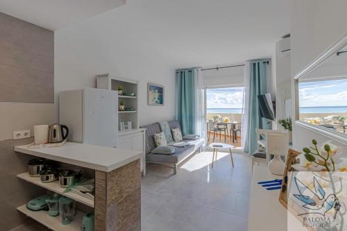 BenalBeach excellent Apt with front sea views