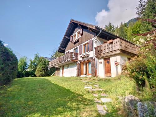 Budova, kde se chata nachází