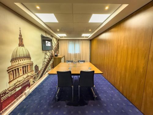Holiday Inn Express London Stratford by IHG photo 69