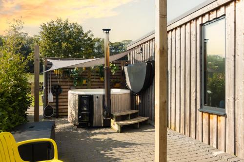 Billede fra billedgalleriet på The Birdbox - Unique Hot Tub Cabin in Millport i Millport