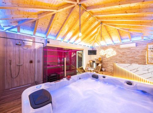 En eller flere senge i et værelse på Villa Popovića dvori