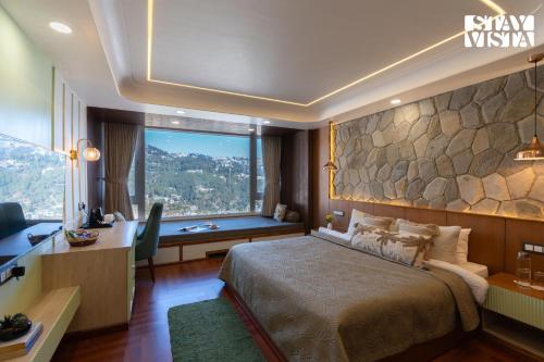 En eller flere senge i et værelse på StayVista at Evaara Woods with BBQ & Bonfire