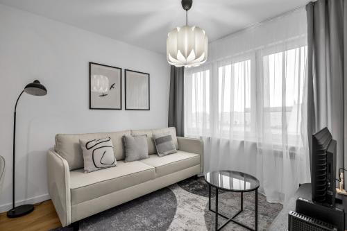 Wola Apt - 8th Floor, Tram&Bus Nearby