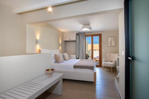 Bow Complex Apartment- In the Heart of Old Harbour