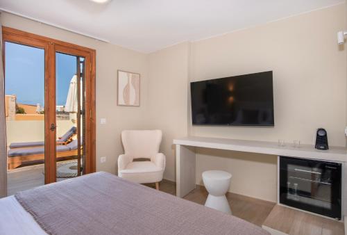 Bow Complex Apartment- In the Heart of Old Harbour
