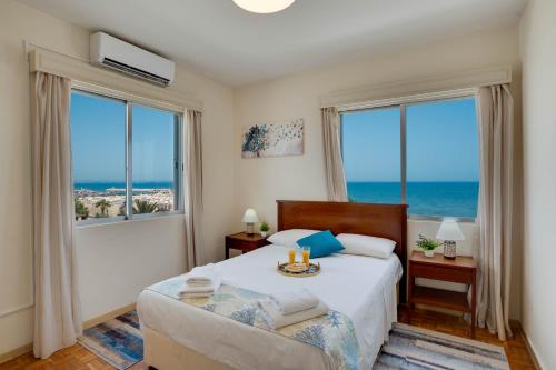 Postel nebo postele na pokoji v ubytování Makenzy Sandy Beachfront Paradise