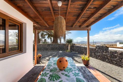 Μπαλκόνι ή βεράντα στο Villa Calma Pool Oasis & Volcano Views Bayside