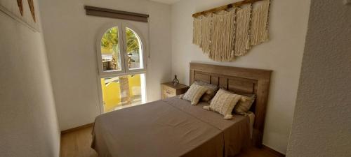 En eller flere senge i et værelse på Bungalow Alkabir Playa