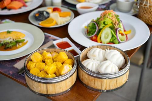 Mad på resortet eller i nærheden